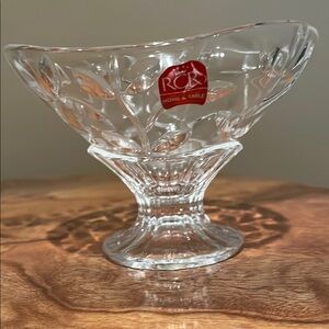 Intricate Clear Glass Leaf Bowl
